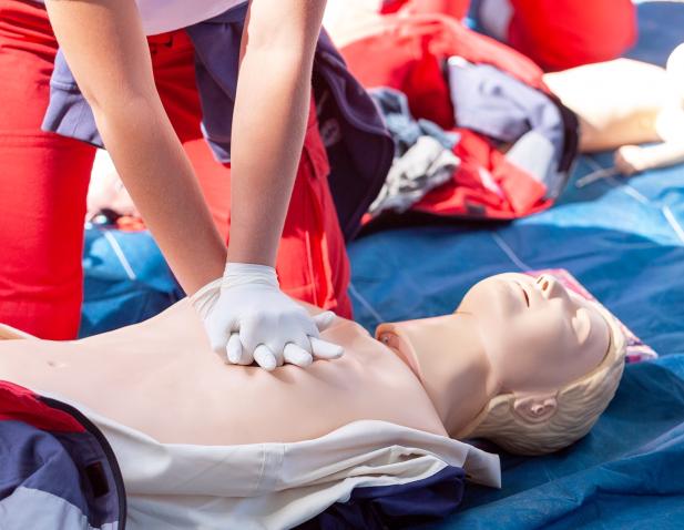 2025_CPR_compressions_dummy_iStock-1289241613_1538x956.jpg