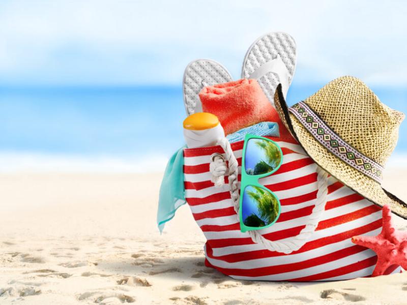 5 Beach Bag Essentials for a Healthy Day